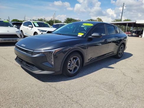 Used 2025 Kia K4 FWD image 2