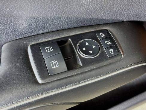 Used 2014 Mercedes-Benz SL 550 image 18