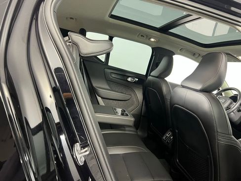Used 2025 Volvo XC40 B5 Plus image 30