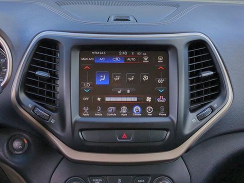 Used 2014 Jeep Cherokee Limited image 17