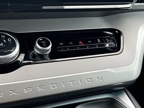 Used 2025 Ford Expedition Active AWD/4WD image 25