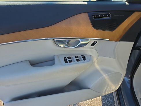 Used 2021 Volvo XC90 T6 Momentum w/ Advanced Package image 19