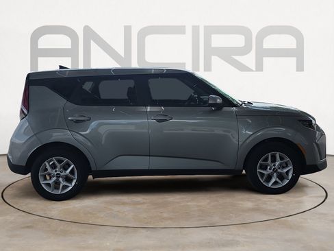 Certified 2025 Kia Soul LX w/ LX Technology Package FWD image 9