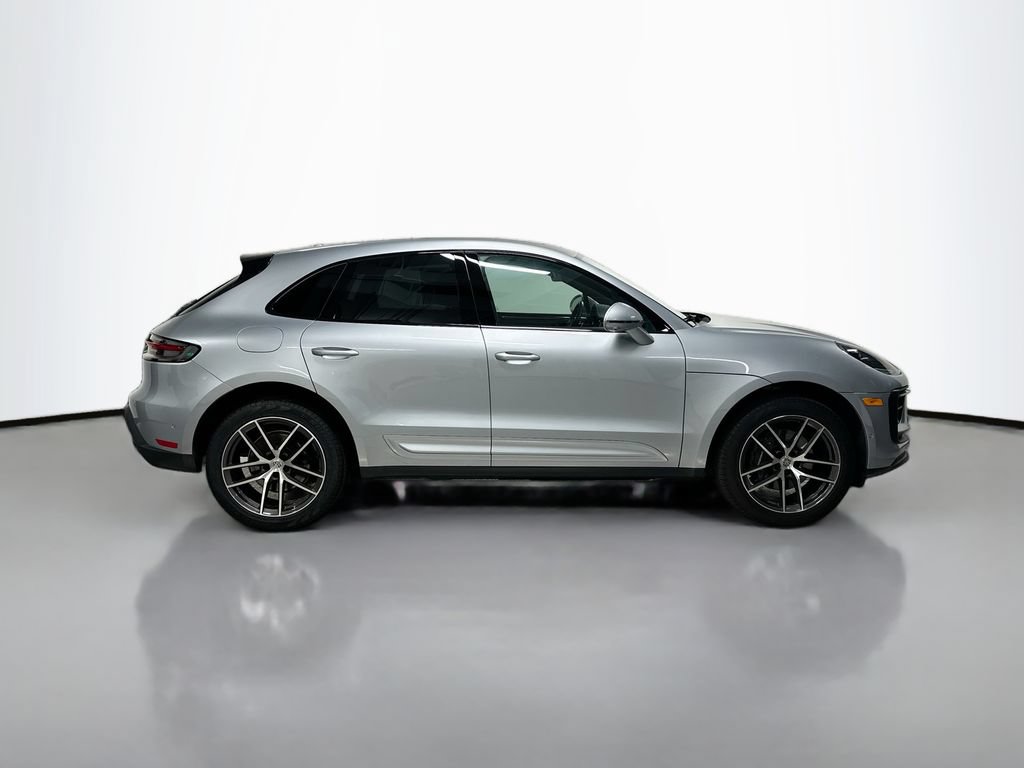 Certified 2025 Porsche Macan AWD/4WD image 8
