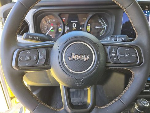 Used 2024 Jeep Wrangler Unlimited w/ Convenience Group AWD/4WD image 19
