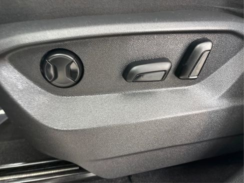 Used 2021 Volkswagen Atlas SE w/ Panoramic Sunroof Package image 25