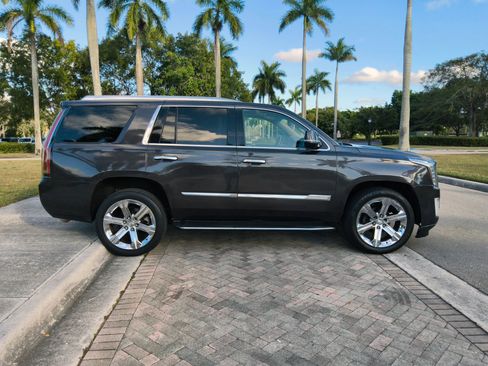 Used 2016 Cadillac Escalade Luxury AWD/4WD image 18