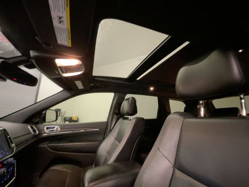 Used 2019 Jeep Grand Cherokee Limited w/ Luxury Group II image 16