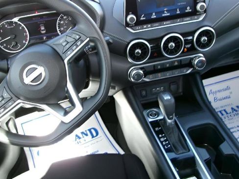 Used 2024 Nissan Sentra SV FWD image 11