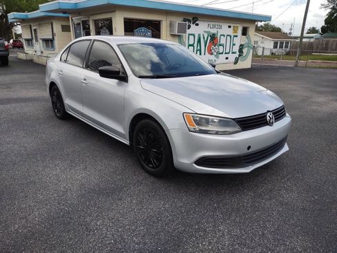 Used 2014 Volkswagen Jetta S FWD image 3