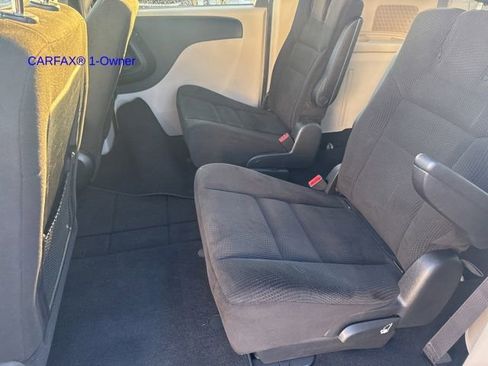 Used 2015 Dodge Grand Caravan SXT image 12