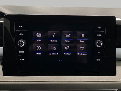 Used 2025 Volkswagen Taos SE image 21