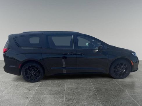 New 2026 Chrysler Pacifica Select w/ S Appearance Package image 2
