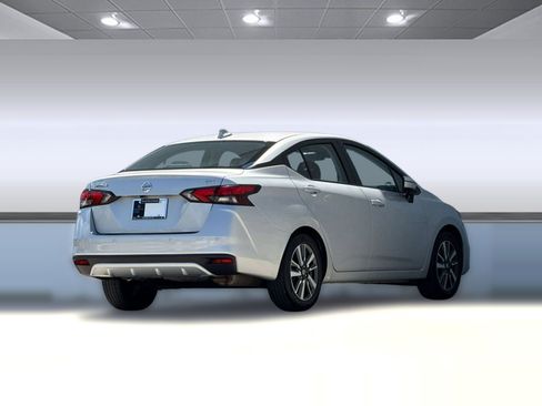 Used 2021 Nissan Versa SV FWD image 9