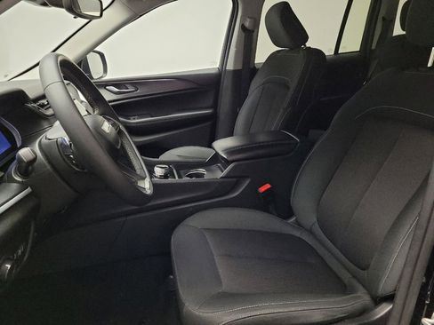 Used 2024 Jeep Grand Cherokee Laredo RWD image 17