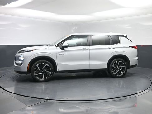 Used 2024 Mitsubishi Outlander SE image 25