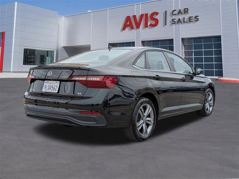 Used 2024 Volkswagen Jetta SE image 6