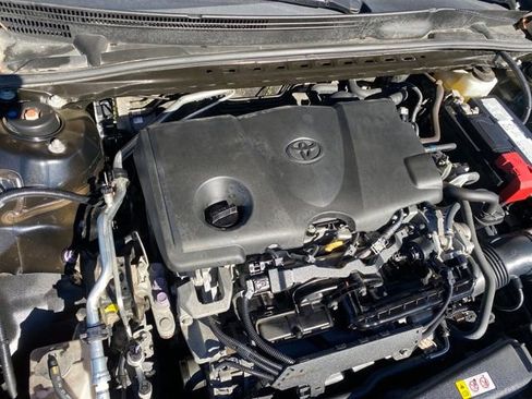 Used 2022 Toyota Camry SE image 19