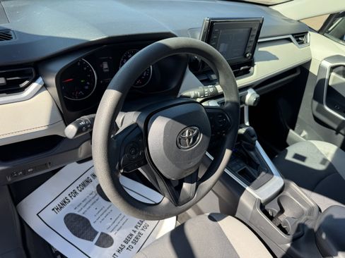 Used 2019 Toyota RAV4 XLE AWD/4WD image 12