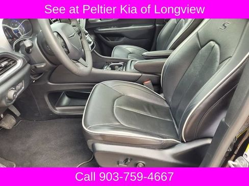 Used 2025 Chrysler Pacifica Limited FWD image 15