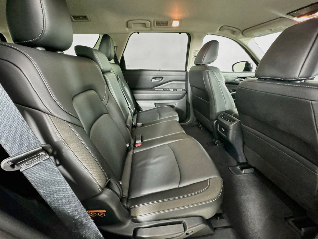 Used 2025 Nissan Pathfinder SL FWD image 37