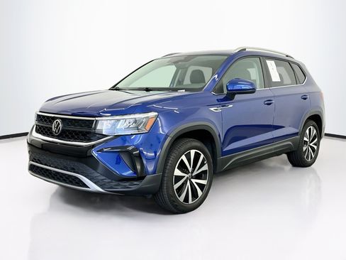Used 2023 Volkswagen Taos SE w/ Panoramic Sunroof Package AWD/4WD image 3