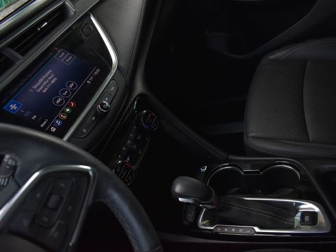 Used 2020 Buick Encore GX Essence w/ Sport Touring Package FWD image 25