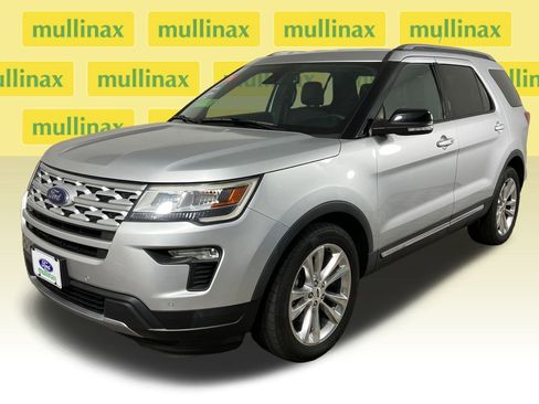 Used 2018 Ford Explorer XLT w/ Equipment Group 202A image 13