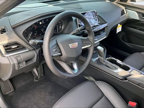 Used 2025 Cadillac CT4 Luxury image 17