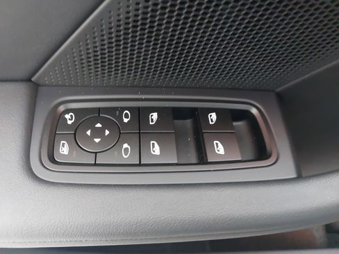 Certified 2025 Porsche Taycan AWD/4WD image 30