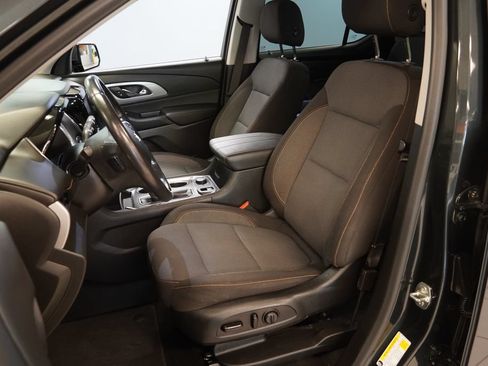 Used 2020 Chevrolet Traverse LT w/ Driver Confidence II Package AWD/4WD image 3