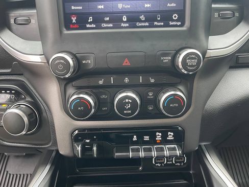 Used 2020 RAM 1500 Big Horn AWD/4WD image 37