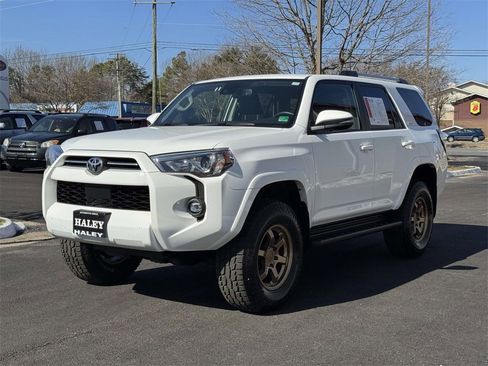 Used 2024 Toyota 4Runner SR5 Premium image 24