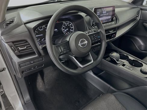 Used 2024 Nissan Rogue SV image 16