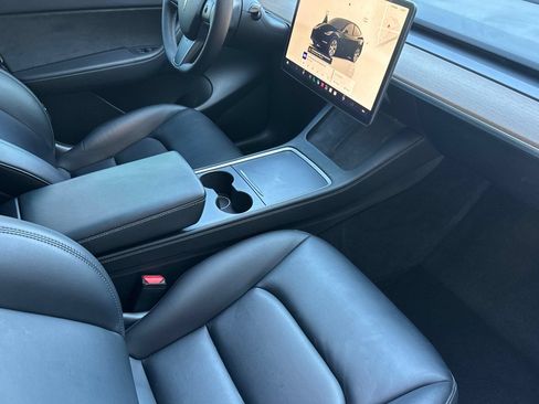 Used 2022 Tesla Model Y Long Range AWD/4WD image 19