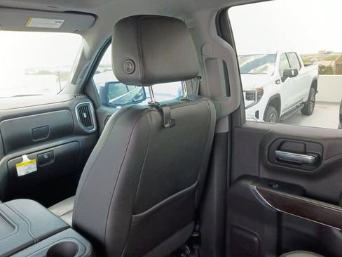 Used 2020 GMC Sierra 1500 SLT RWD image 11