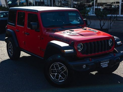 Used 2024 Jeep Wrangler Unlimited Rubicon image 2