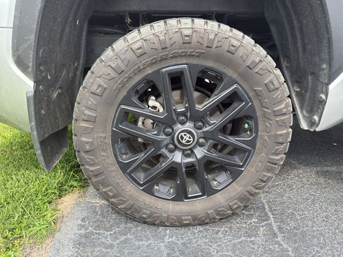 Used 2025 Toyota Tundra Limited AWD/4WD image 4