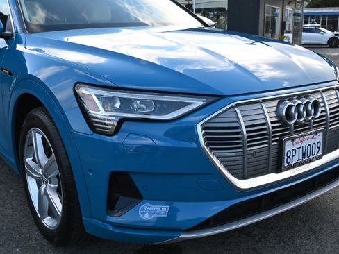 Used 2019 Audi e-tron Premium Plus image 15