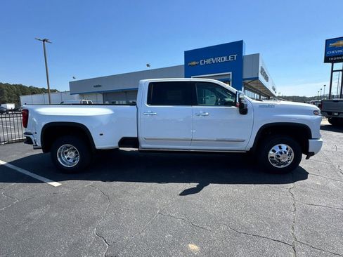 New 2026 Chevrolet Silverado 3500 High Country w/ High Country Premium Package AWD/4WD image 5