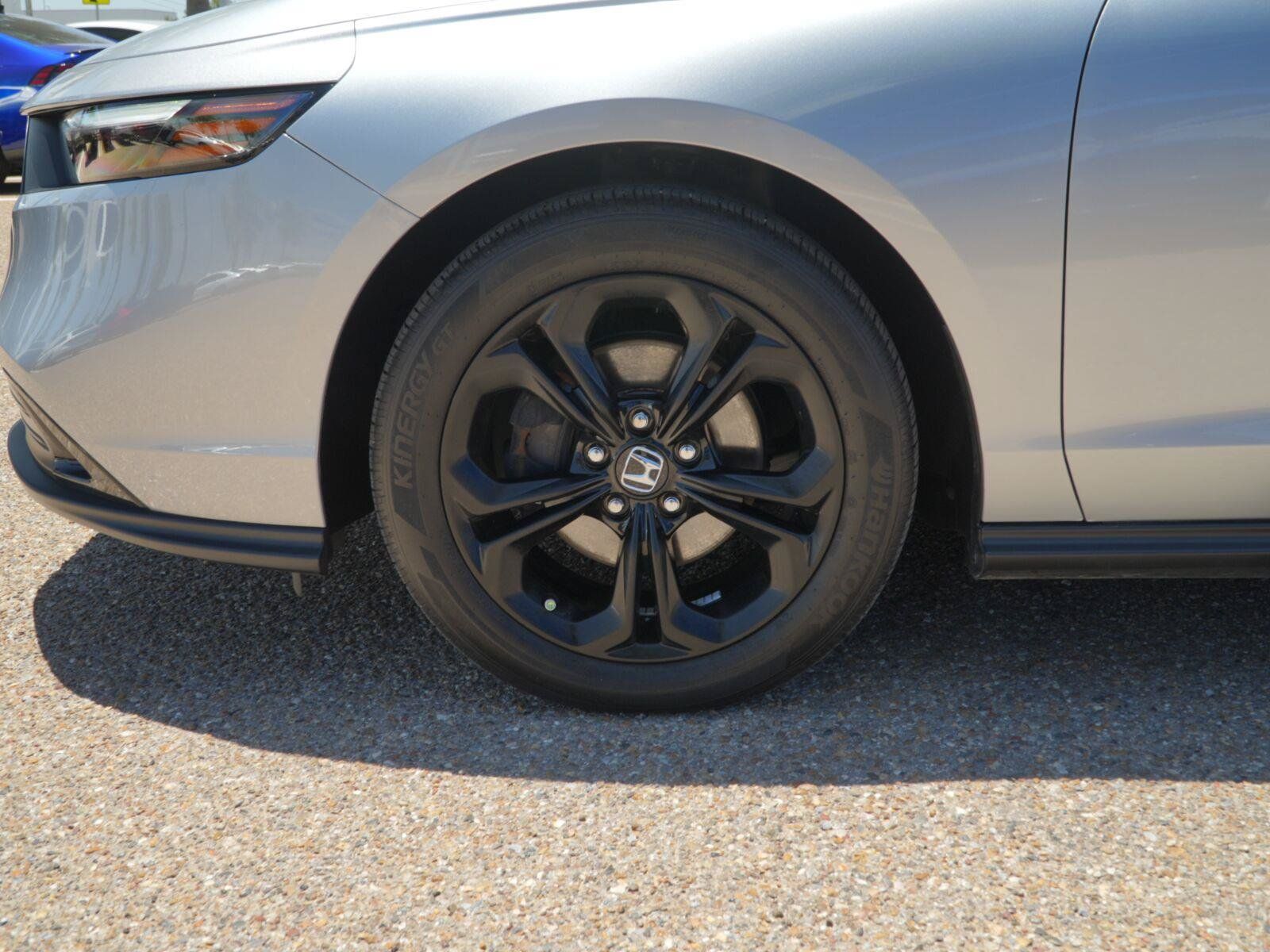 Used 2025 Honda Accord SE image 17