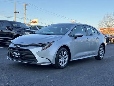 Used 2025 Toyota Corolla LE image 23