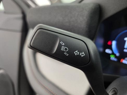 Used 2025 Ford Explorer Active w/ Active Comfort Package image 32