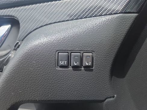 Used 2018 Nissan Rogue SL w/ Premium Package AWD/4WD image 17