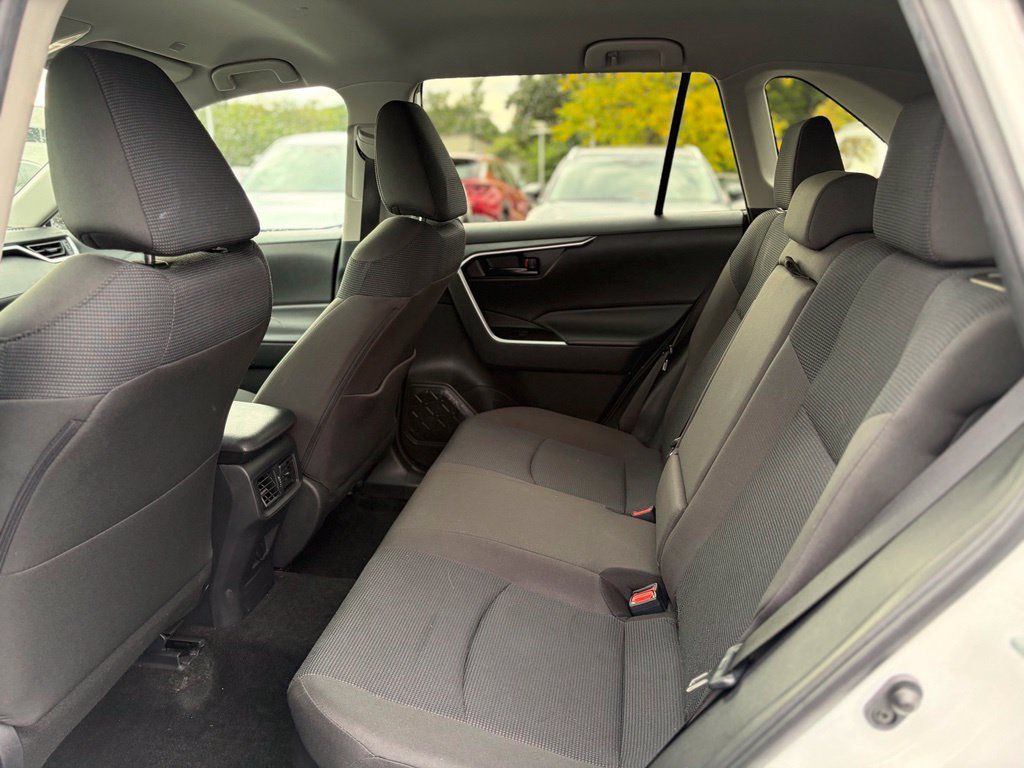 Used 2024 Toyota RAV4 LE AWD/4WD image 11