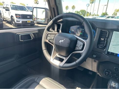 New 2025 Ford Bronco Badlands image 14