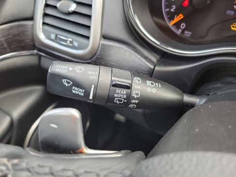 Used 2017 Jeep Grand Cherokee Summit w/ Platinum Series Group image 32