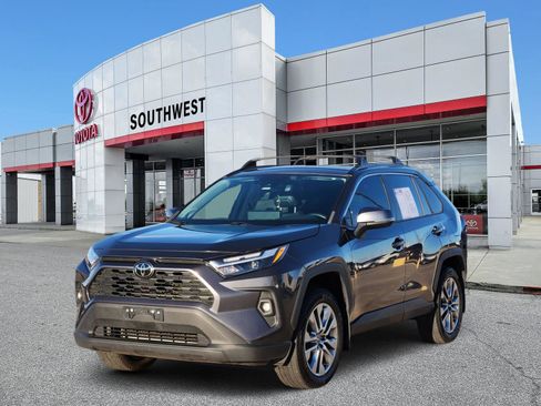 Used 2023 Toyota RAV4 XLE Premium image 2