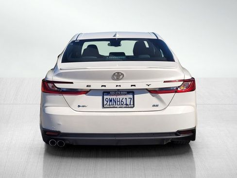 Used 2025 Toyota Camry SE image 5