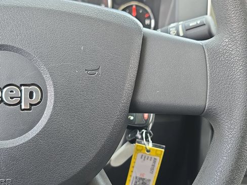 Used 2010 Jeep Liberty Sport RWD image 20